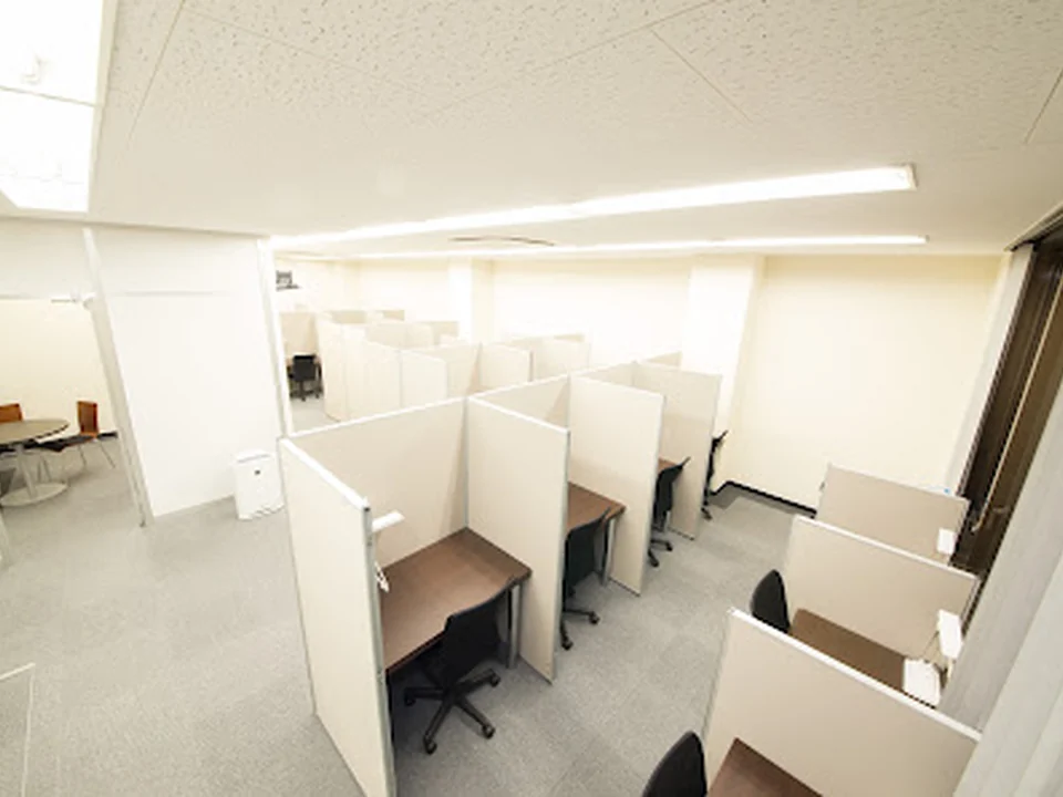 おとな自習室＜自習室うめだ 大阪駅前第３ビル店＞