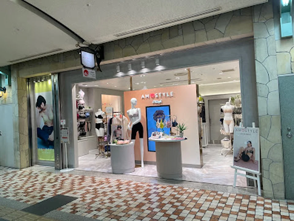 AMOSTYLE BY Triumph ディアモール大阪店