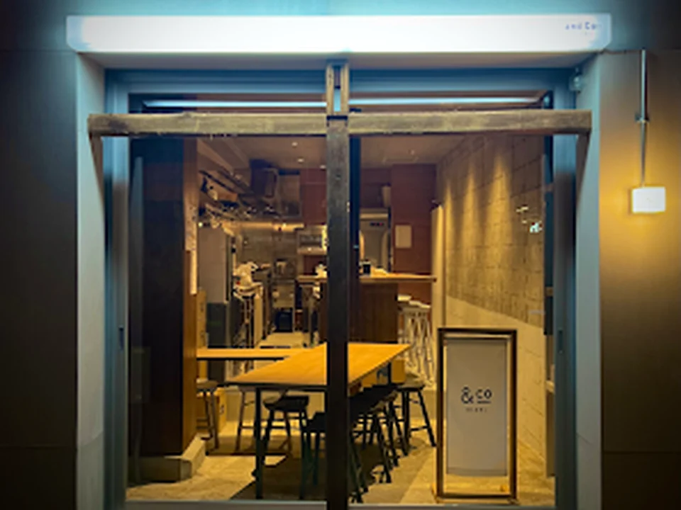 and Co- 酒も食事も