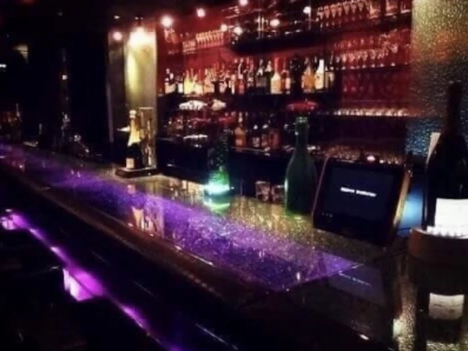 Bar & Lounge 01