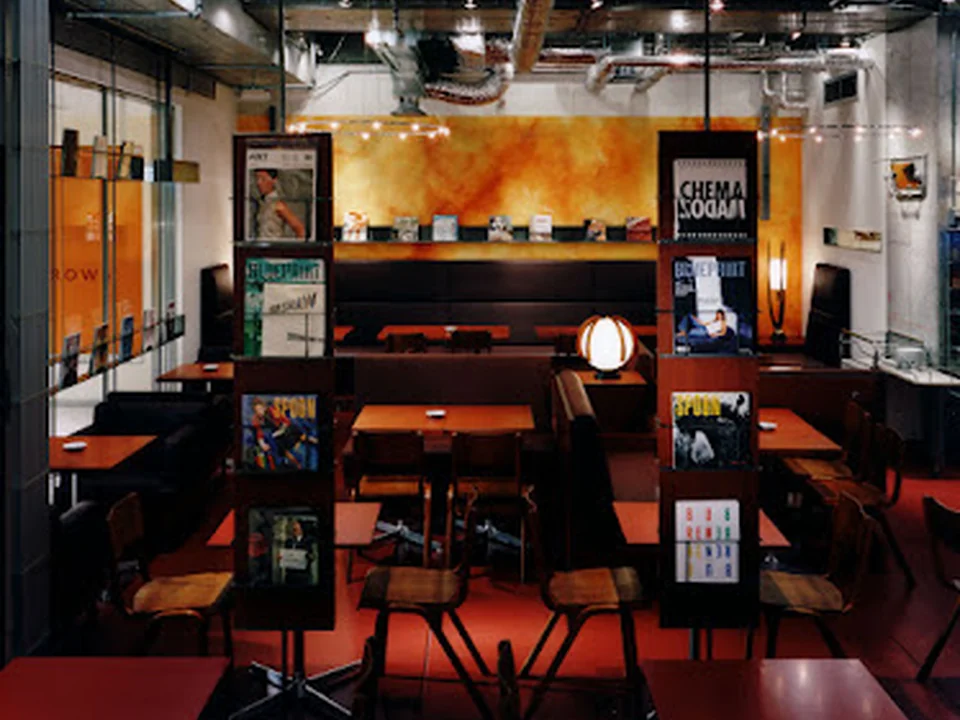 カフェ＆ブックス ビブリオテーク 大阪・梅田（café & books bibliothèque Osaka Umeda）