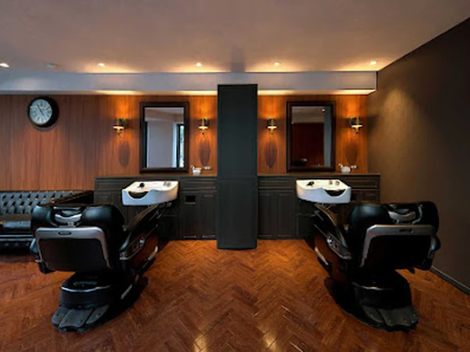 CROWN THE BARBER