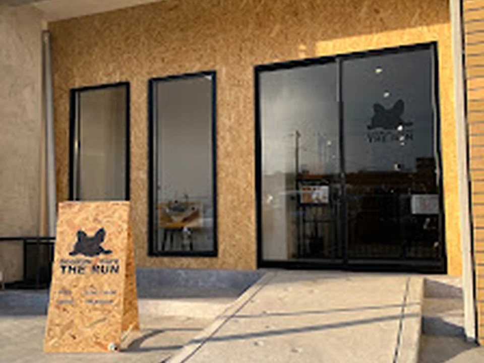 Dog Run Cafe THE RUN