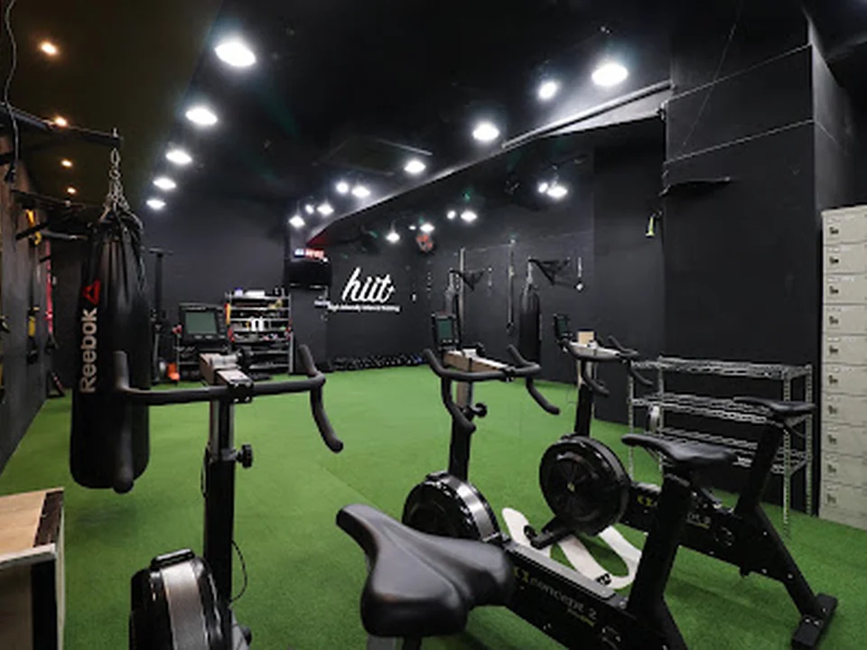 HIIT Plus 心斎橋店
