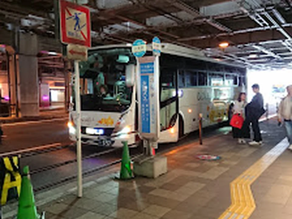 大阪駅前（桜橋口ＪＲ線高架下）