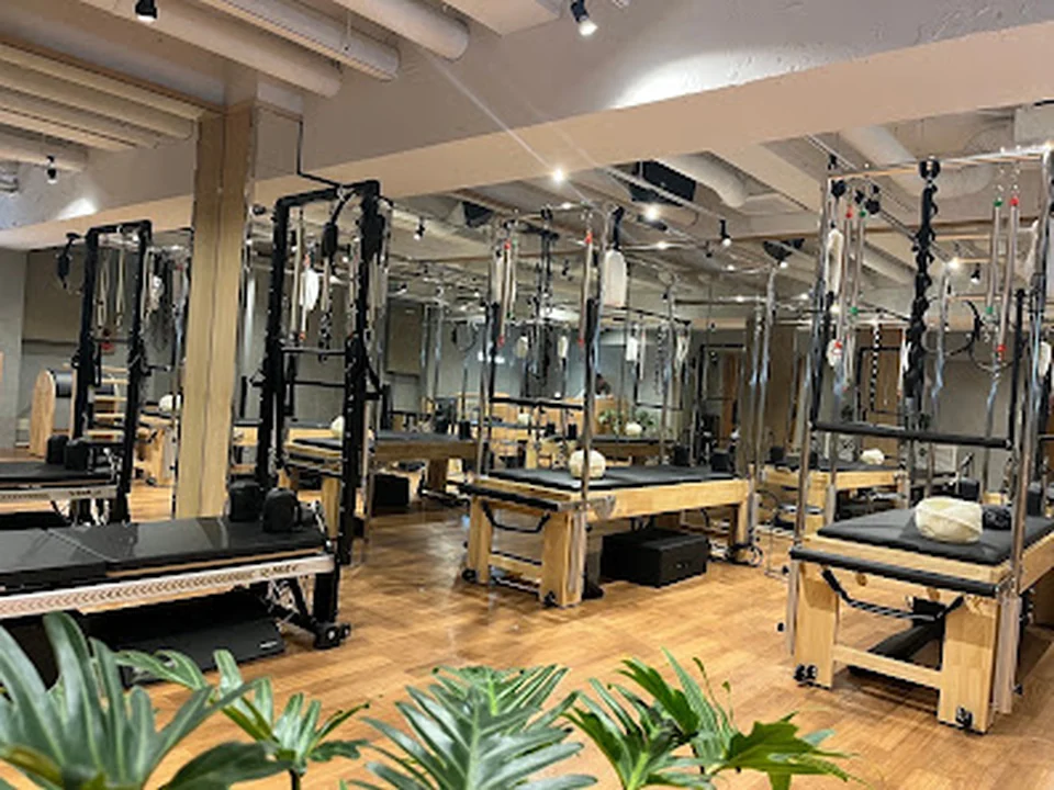 La pilates ラ ピラティス 四ツ橋店《AI骨膜整体×パーソナルマシンピラティス》