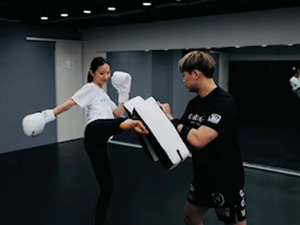 リバーサルジム大阪アン堺筋本町店キックボクシング＆MMA＆フィットネスジム