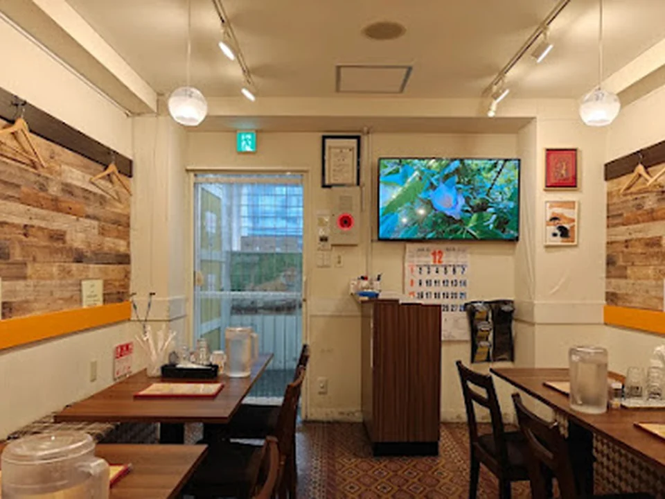 MOMO’s Cafe & Halal Restaurant