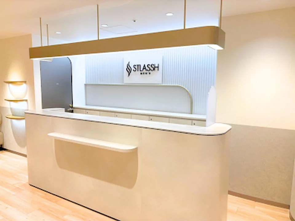 ストラッシュメンズ 大阪梅田店