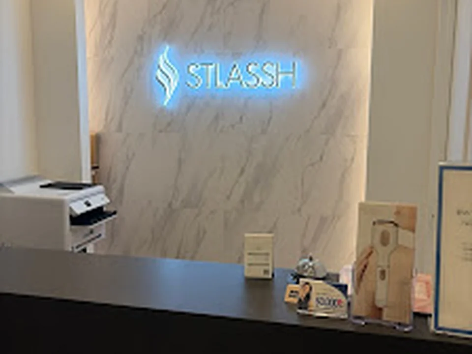 ストラッシュ梅田店