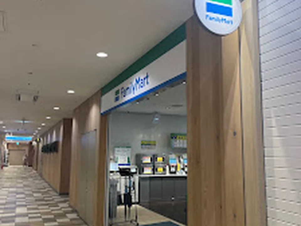 ファミリーマート 大阪ステーションシティ店