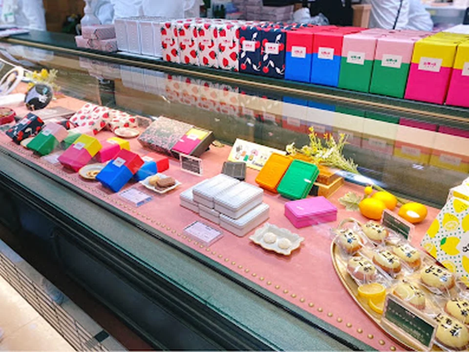 太陽ノ塔洋菓子店 阪神梅田本店