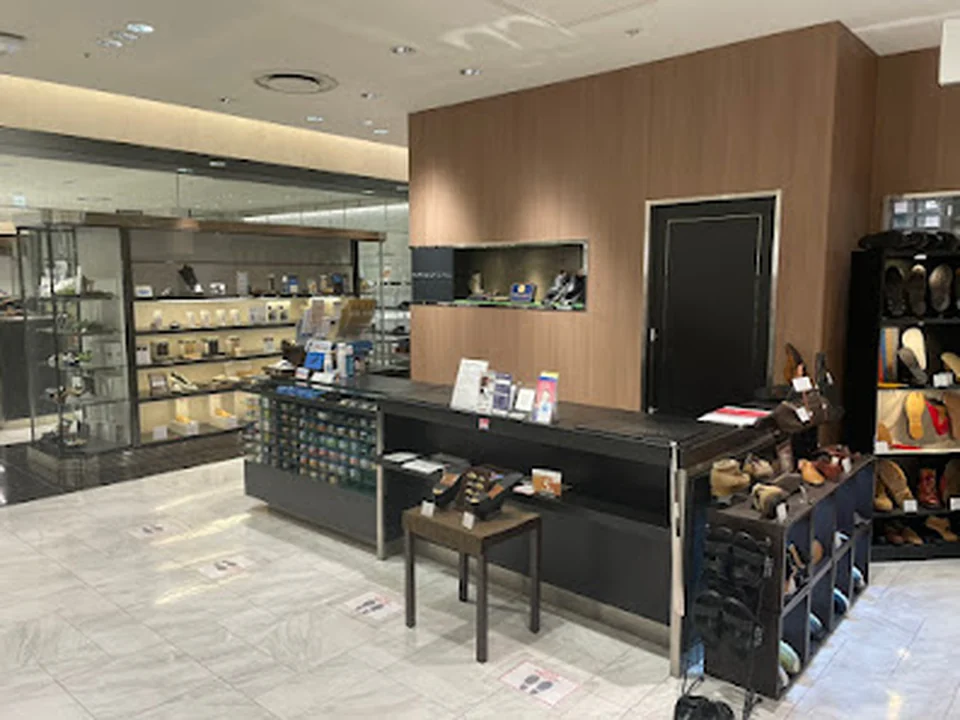 シューケアマイスター靴磨き工房大阪店｜ルクア イーレ