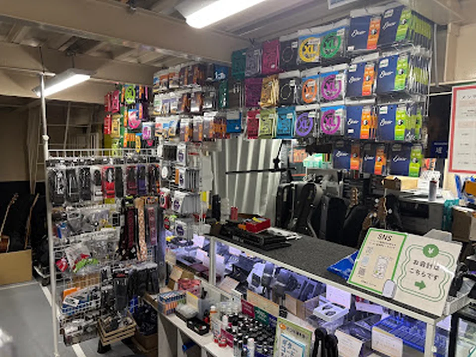 楽器倉庫 たまり場 三島店