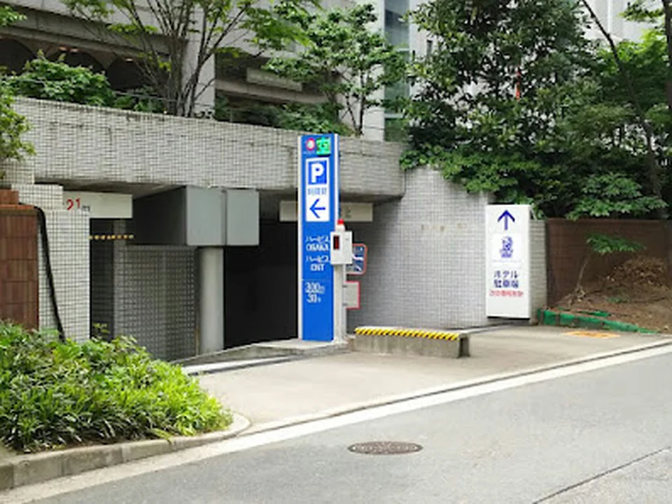 ハービスOSAKA駐車場（一般可・バイク不可）