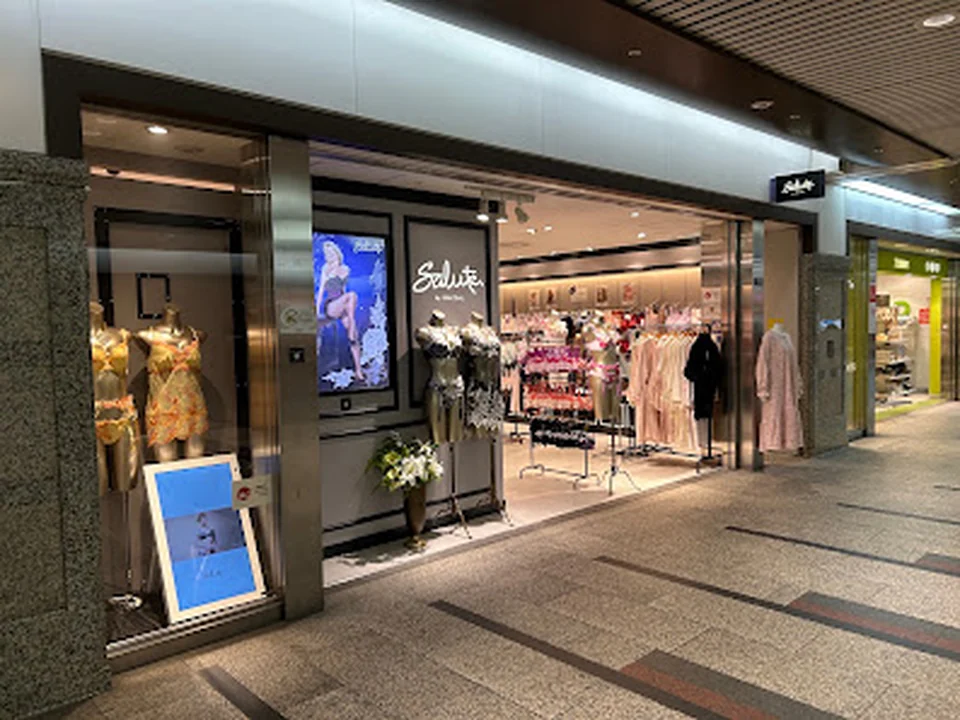 Salute by WACOAL クリスタ長堀店