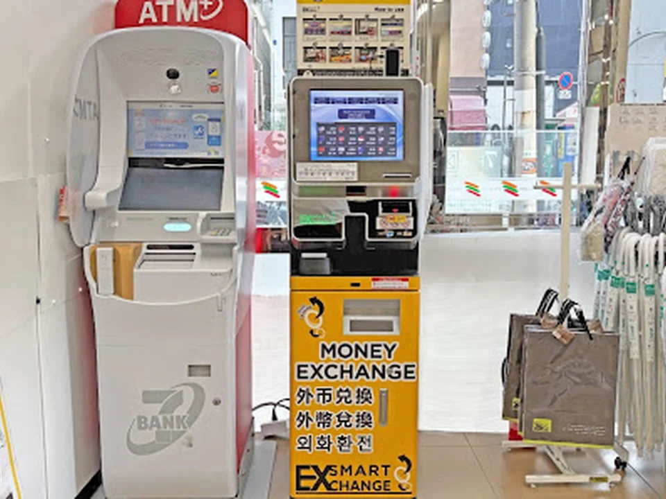 外貨両替機 SMART EXCHANGE セブン-イレブン JR難波駅東店