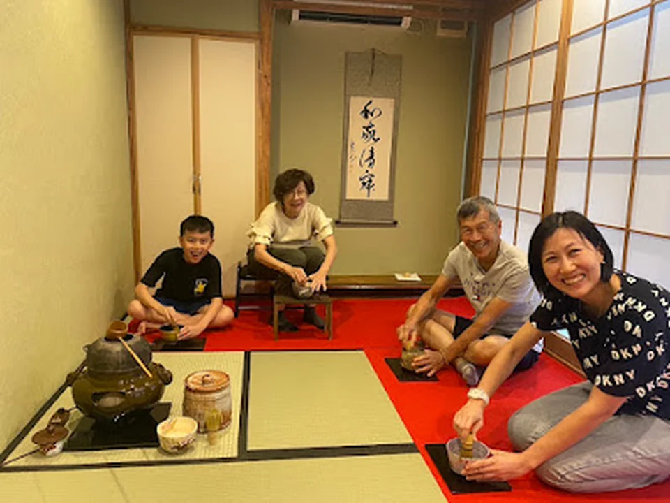 Foto de Tea Ceremony Osaka The Osaka(茶道体験The Osaka) Make matcha
