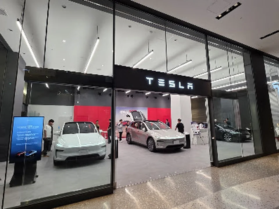 テスラ グランフロント大阪 / Tesla Grand Front Osaka