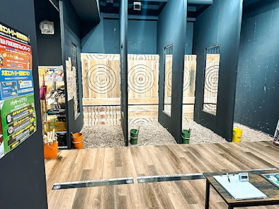 THE AXE THROWING BAR®︎｜体験型 アミューズメントバー 大阪心斎橋店(斧投げバー)