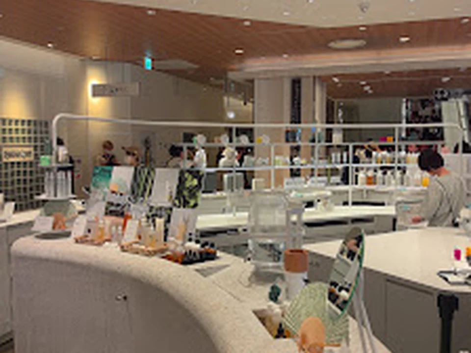 uka store Osaka LUCUA 1100