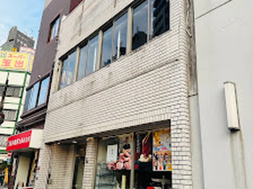 Foto de 岡田精肉店 (YAKINIKUEN 忍鬨 九条店）