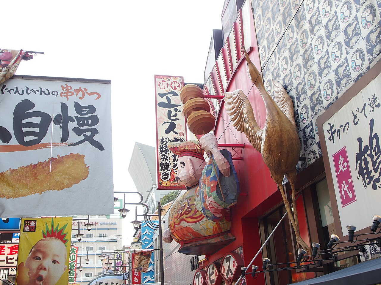 新世界の商店街と大阪らしい街の景色