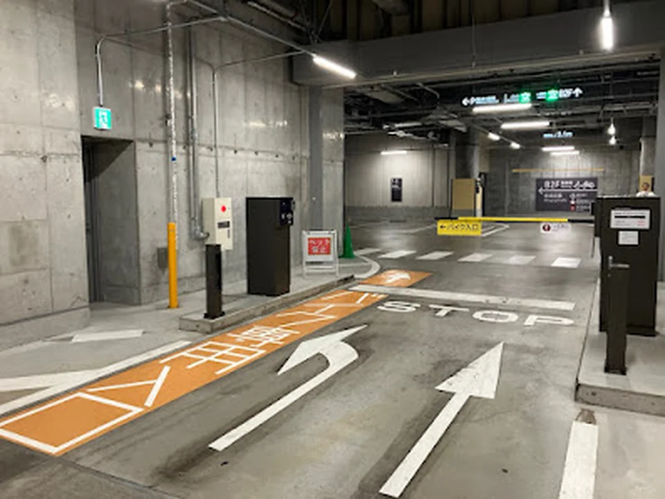 グラングリーン大阪 南館 駐車場・駐輪場